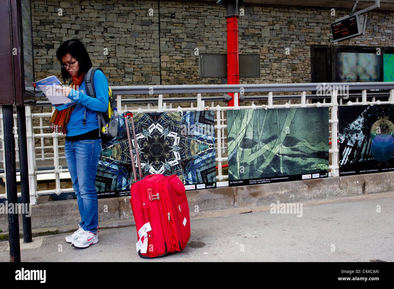 Stazione ferroviaria makeover Kendal studenti ravviva la stazione ferroviaria di Oxenholme Foto Stock