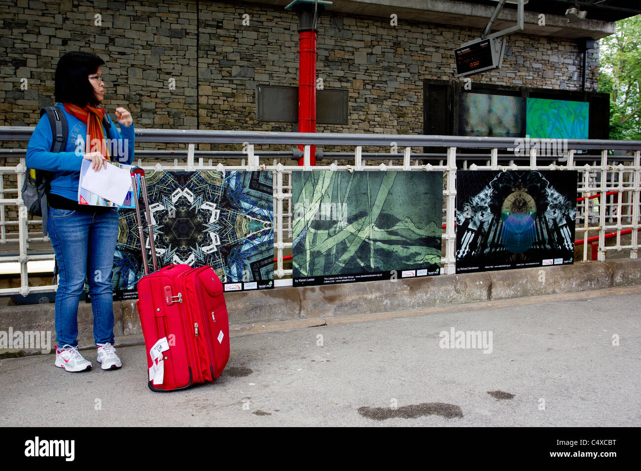 Stazione ferroviaria makeover Kendal studenti ravviva la stazione ferroviaria di Oxenholme Foto Stock