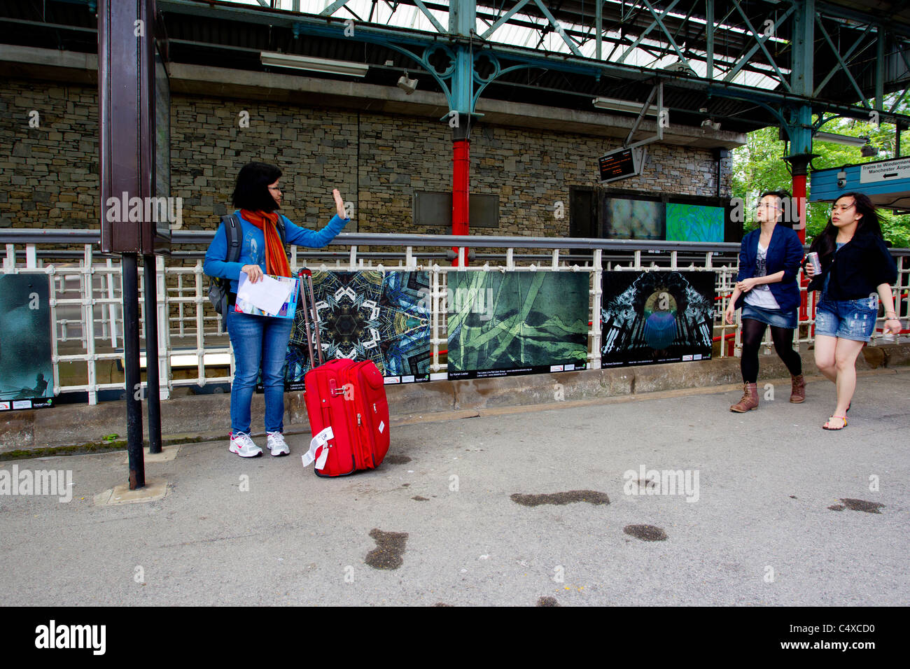 Stazione ferroviaria makeover Kendal studenti ravviva la stazione ferroviaria di Oxenholme Foto Stock