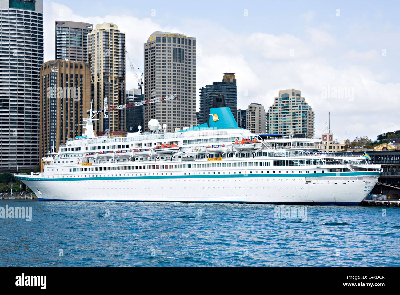 Il Phoenix Reisen azionata la nave di crociera Albatros ancorata al Terminal Passeggeri Oltreoceano nel porto di Sydney NSW Australia Foto Stock