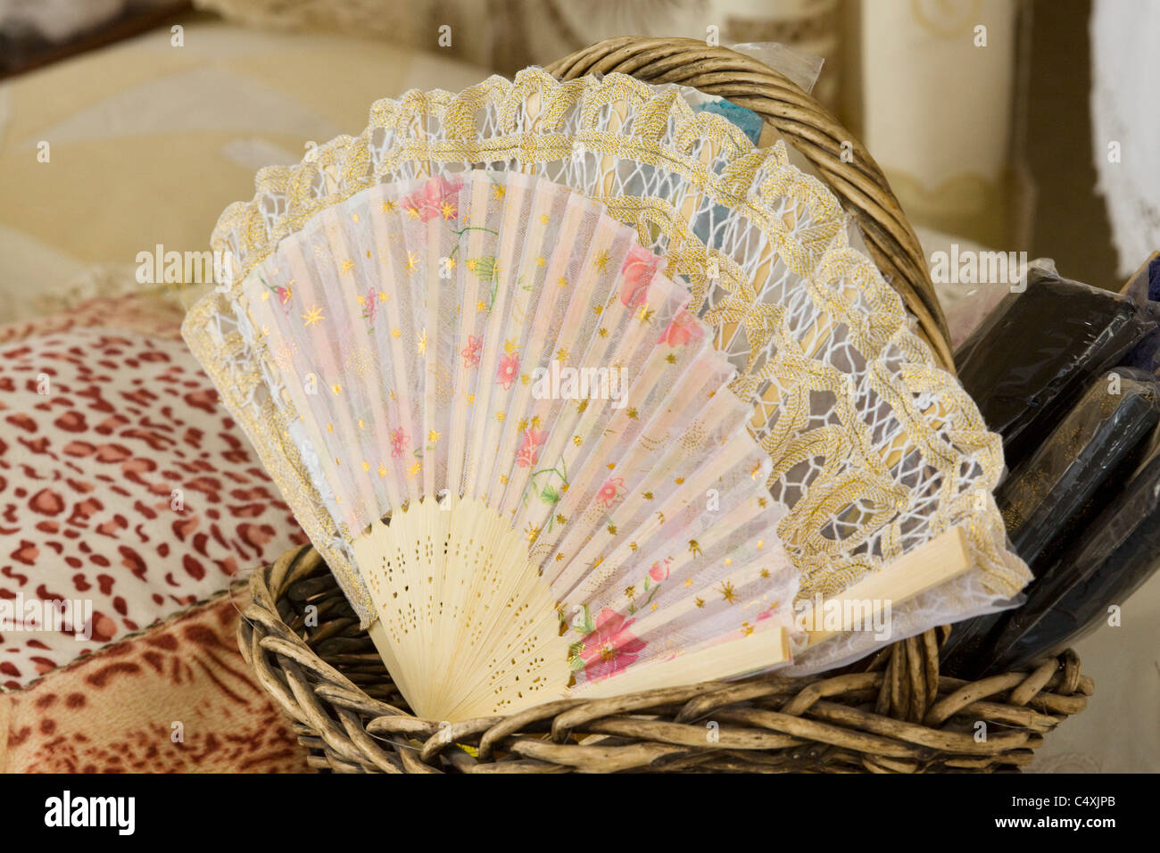 Un autentico lavoro di pizzo dal borgo antico di Omodos nei Monti Troodos, Cipro Foto Stock