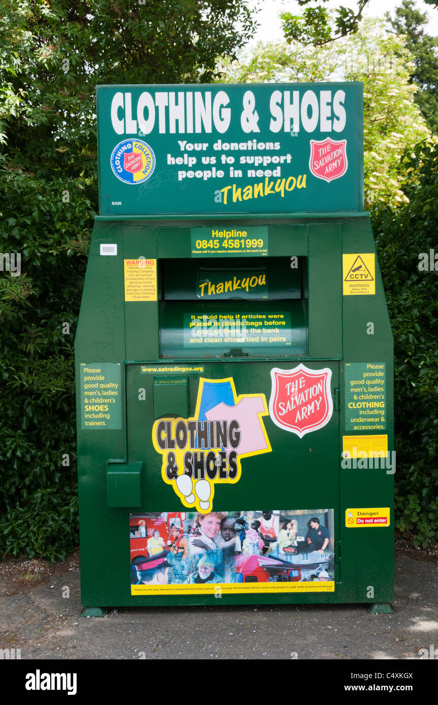 Un esercito della salvezza la carità punto di raccolta per indumenti indesiderati & Scarpe. Foto Stock