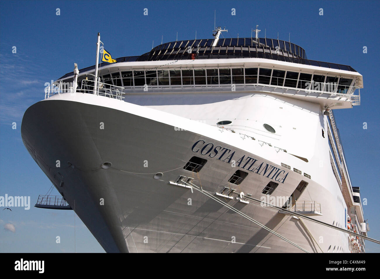 Nave da crociera nel porto, Warnemunde, Germania Foto Stock