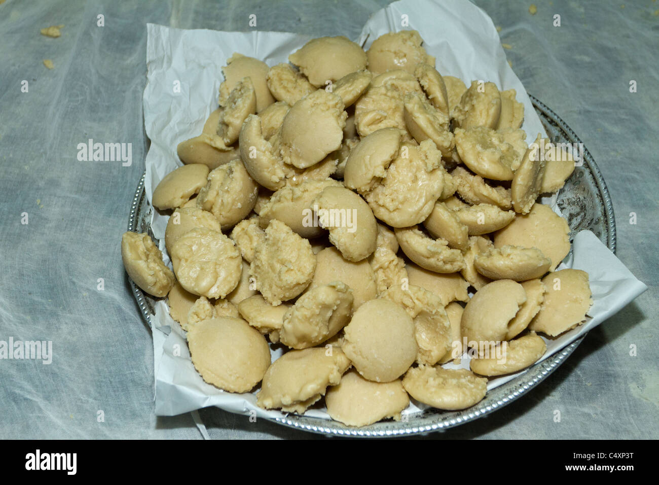 Palm tailandese di zucchero in una fabbrica di casa, mercato galleggiante di Amphawa, Thailandia Foto Stock