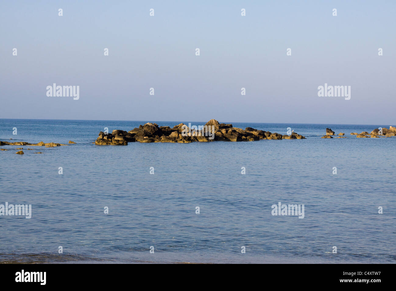 Il mare Mediterraneo a Pafos Cipro Foto Stock