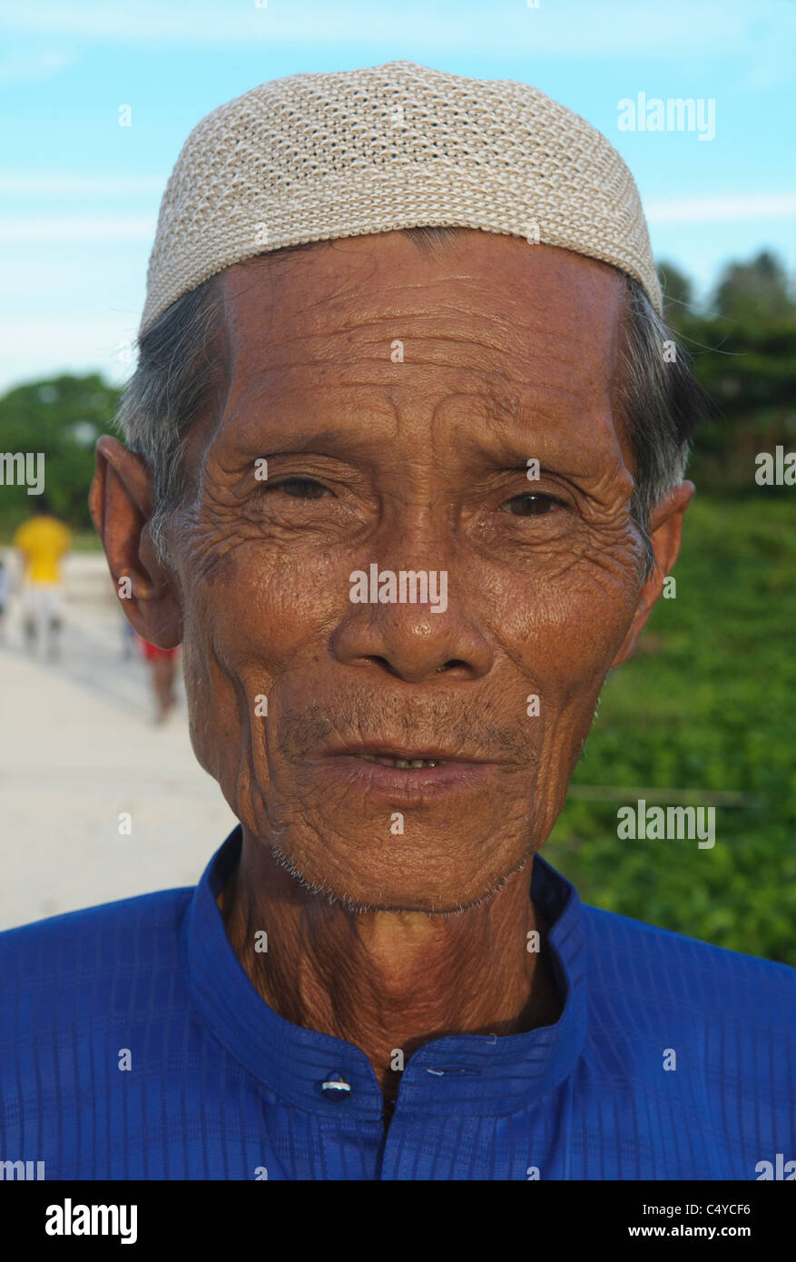 Musulmani rifugiato Sulu uomo sulla isola di Mabul, Borneo Malaysia Foto Stock