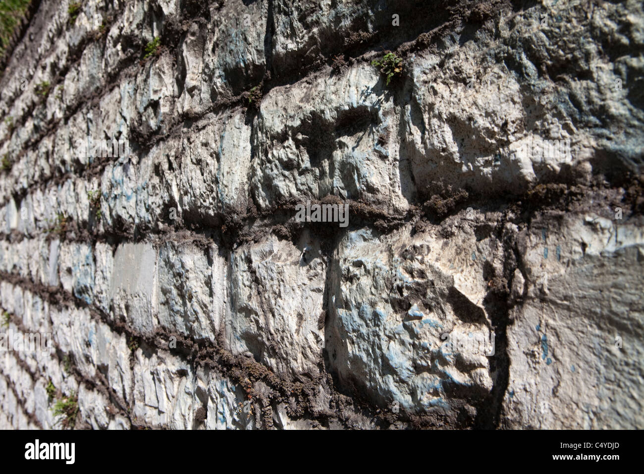 La facciata in stile rustico con struttura Foto Stock