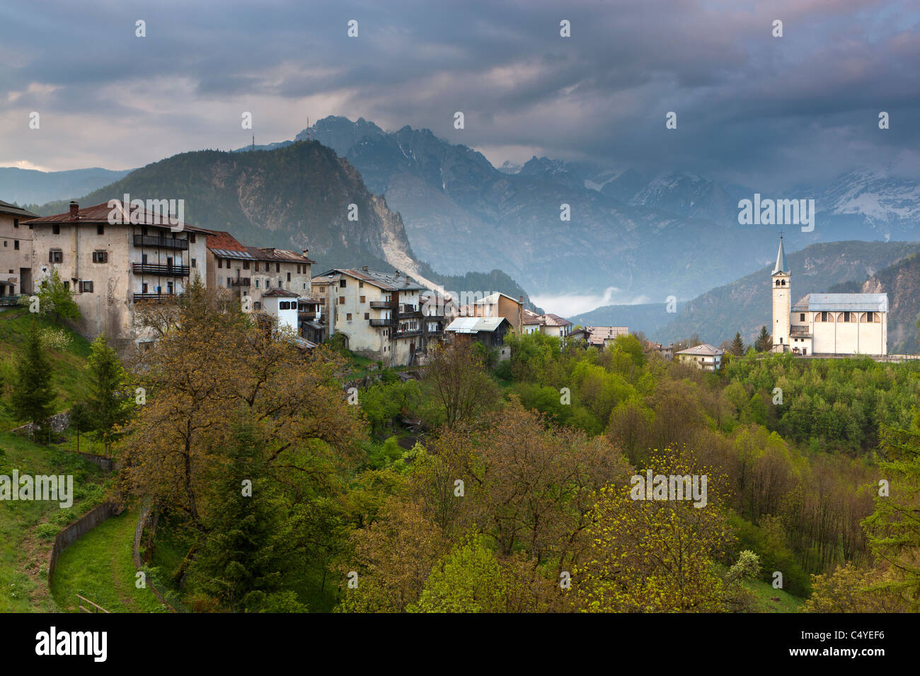 Villaggio Valle di Cadore, Vento, Dolomiti, Italia, Europa Foto Stock