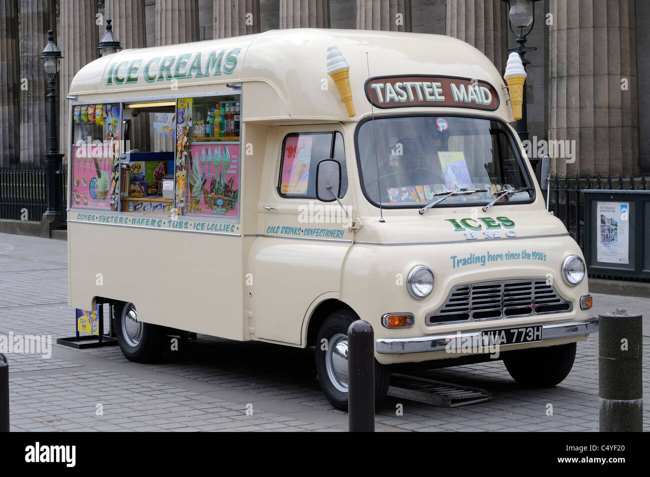 Tradizionale e Ice Cream Van a Edimburgo in Scozia Foto Stock