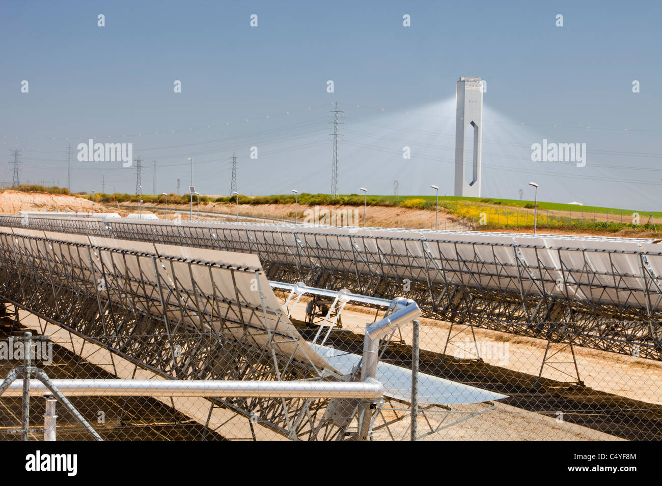 PS20 solare termico tower, il solo tale lavorazione torre solare attualmente in tutto il mondo. Foto Stock