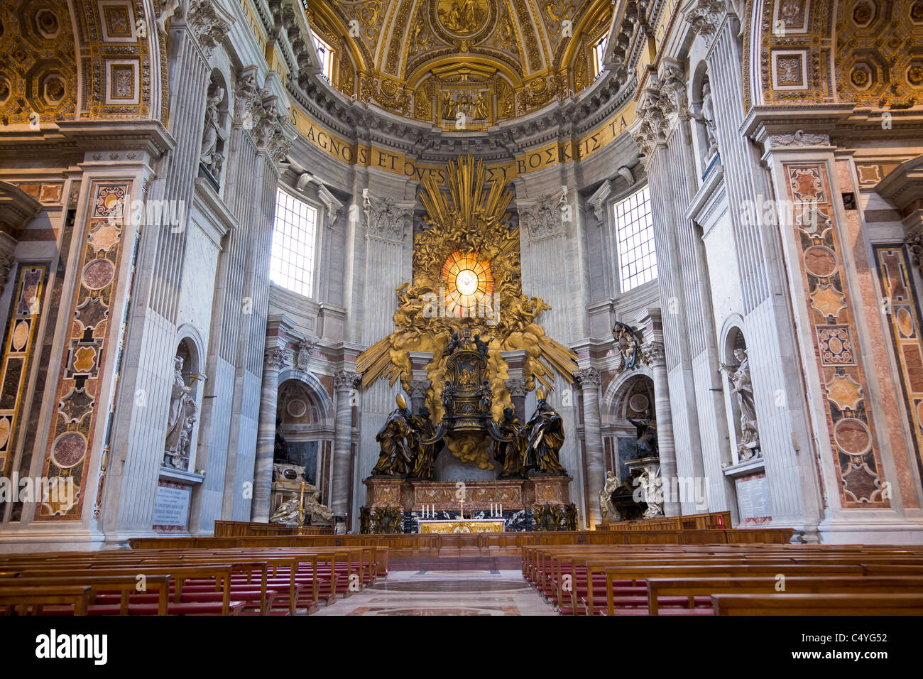 Cathedra Petri e la cappella del Santissimo Sacramento, San Pietro, Roma Foto Stock