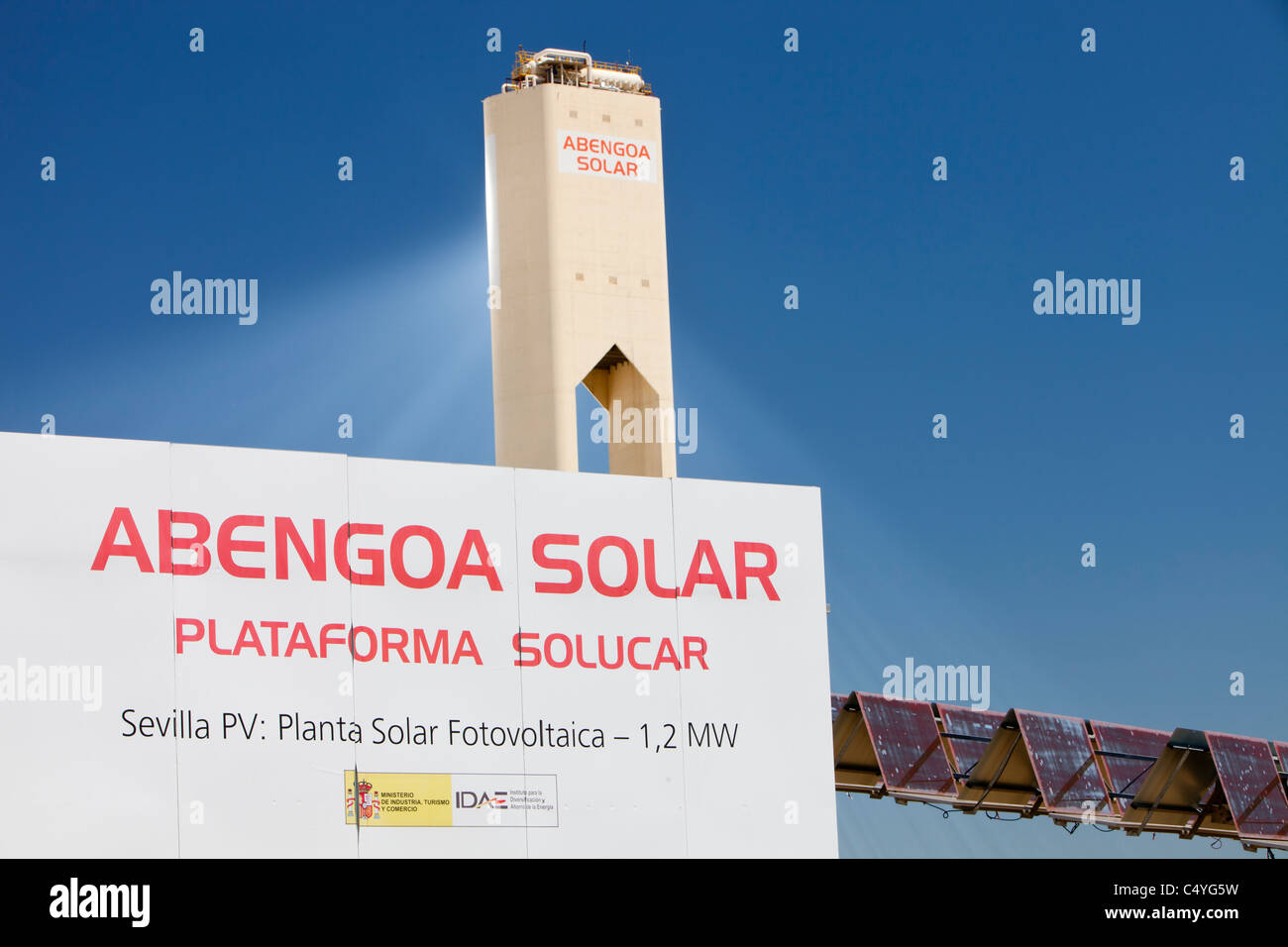 PS20 solare termico tower, il solo tale lavorazione torre solare attualmente in tutto il mondo. Foto Stock
