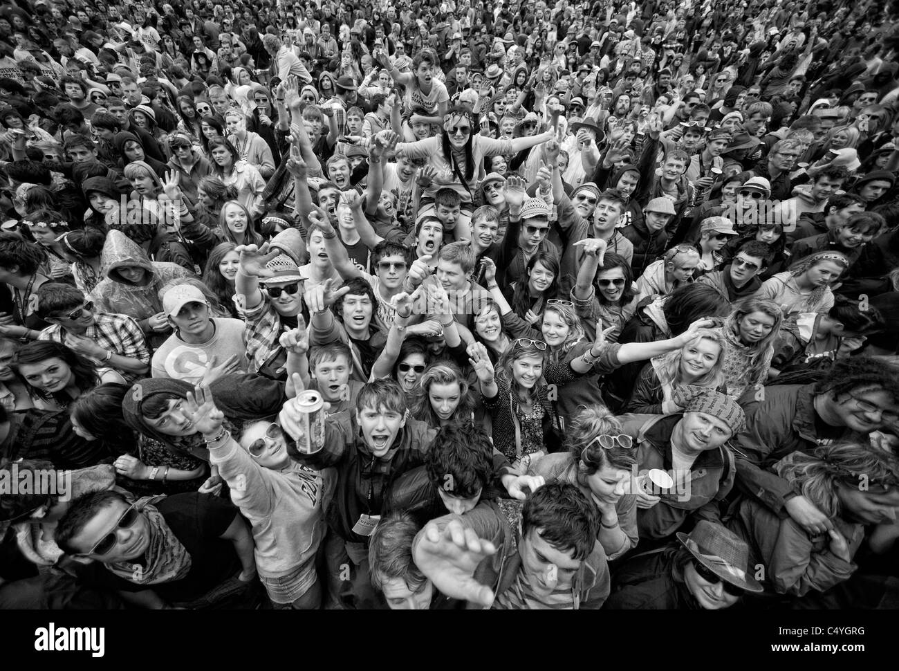 Vista generale dei tifosi al palco principale durante la terza e ultima giornata di RockNess Festival a Clune Farm, Loch Ness il 12 giugno Foto Stock