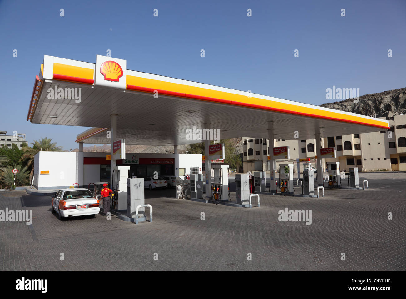 Distributore di benzina Shell in Muttrah, Muscat Sultanato di Oman. Foto Stock