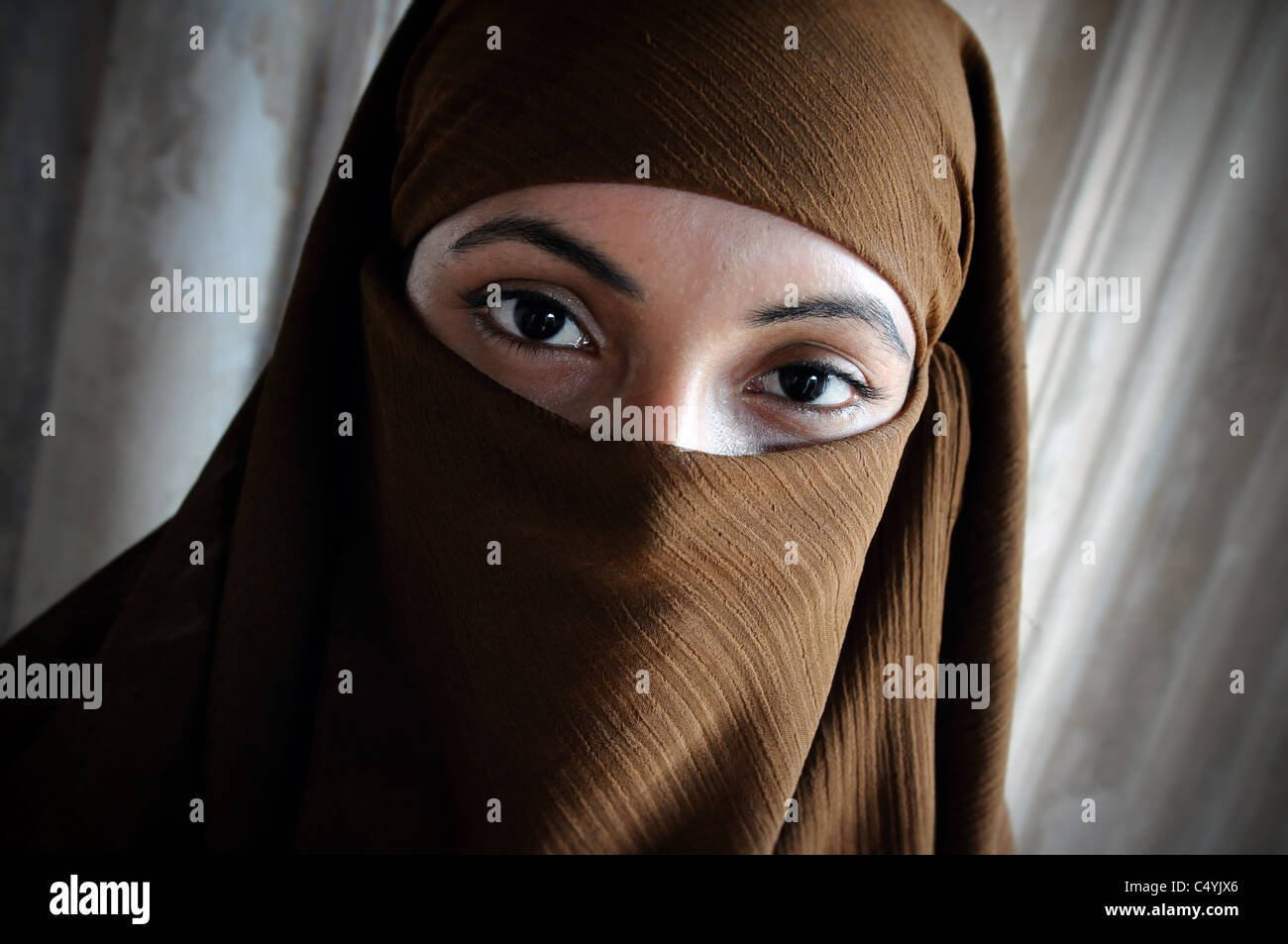 Un musulmano in Bengali donna che indossa un velo Foto Stock