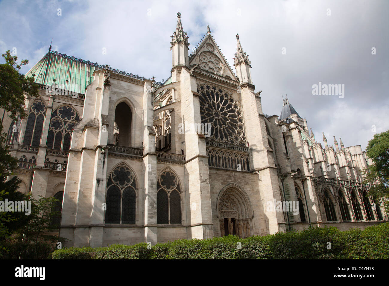 Parigi - portale ad est di Saint Denis prima cattedrale gotica Foto Stock