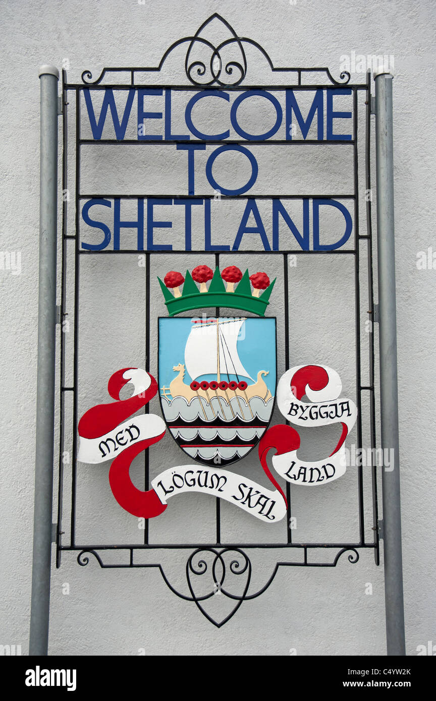 Un saluti alle Shetland firmare dal molo del porto, Lerwick. SCO 7354 Foto Stock