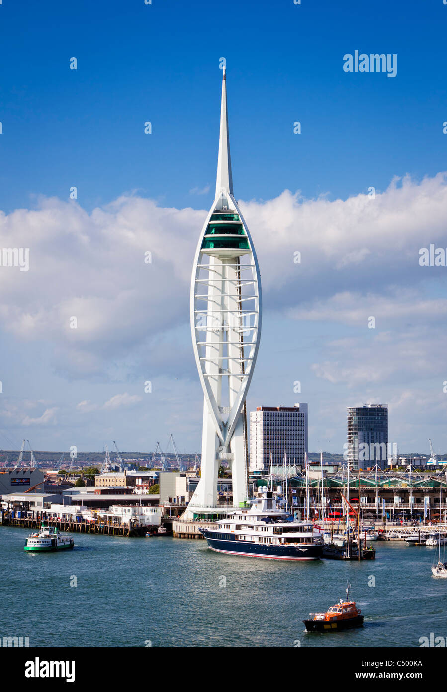 Il porto di Portsmouth: Spinnaker Tower, England Regno Unito Foto Stock