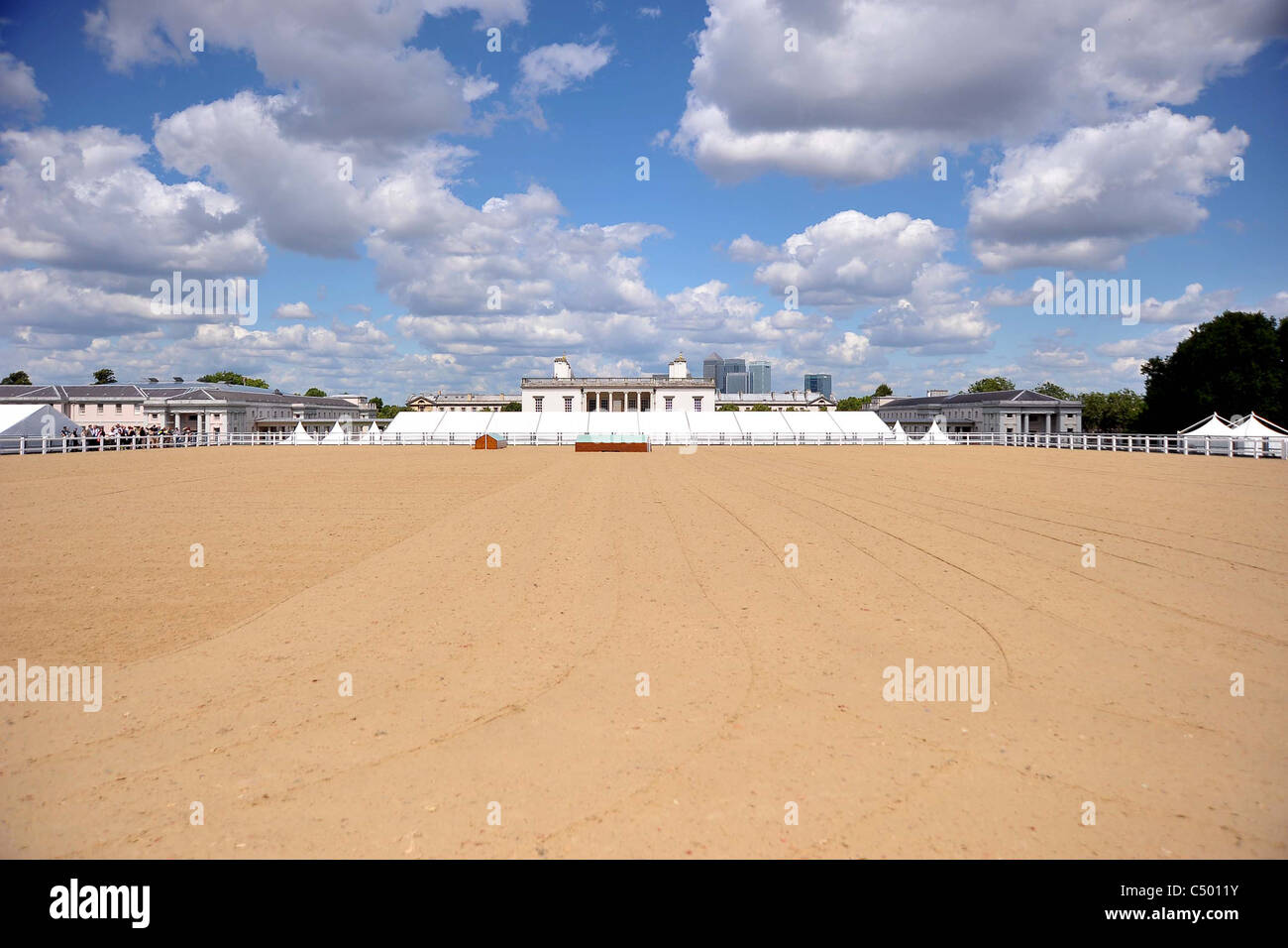 La principale arena con il Royal Naval College e la skyline di Londra in background. Prova equestre evento per Londra 2012 Foto Stock