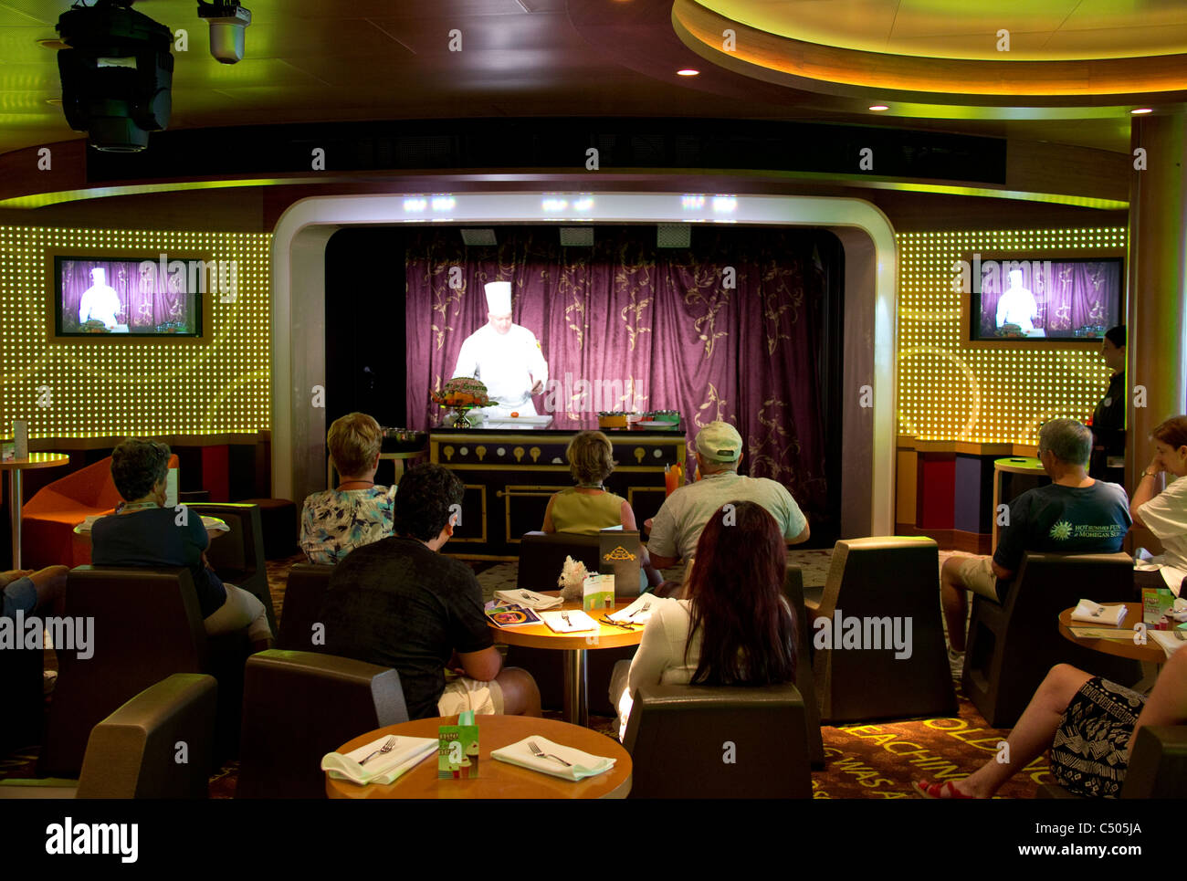 Chef Chris Nesbitt conduce il popolare chiunque può cucinare programma in Disney il Sogno d Lounge Foto Stock