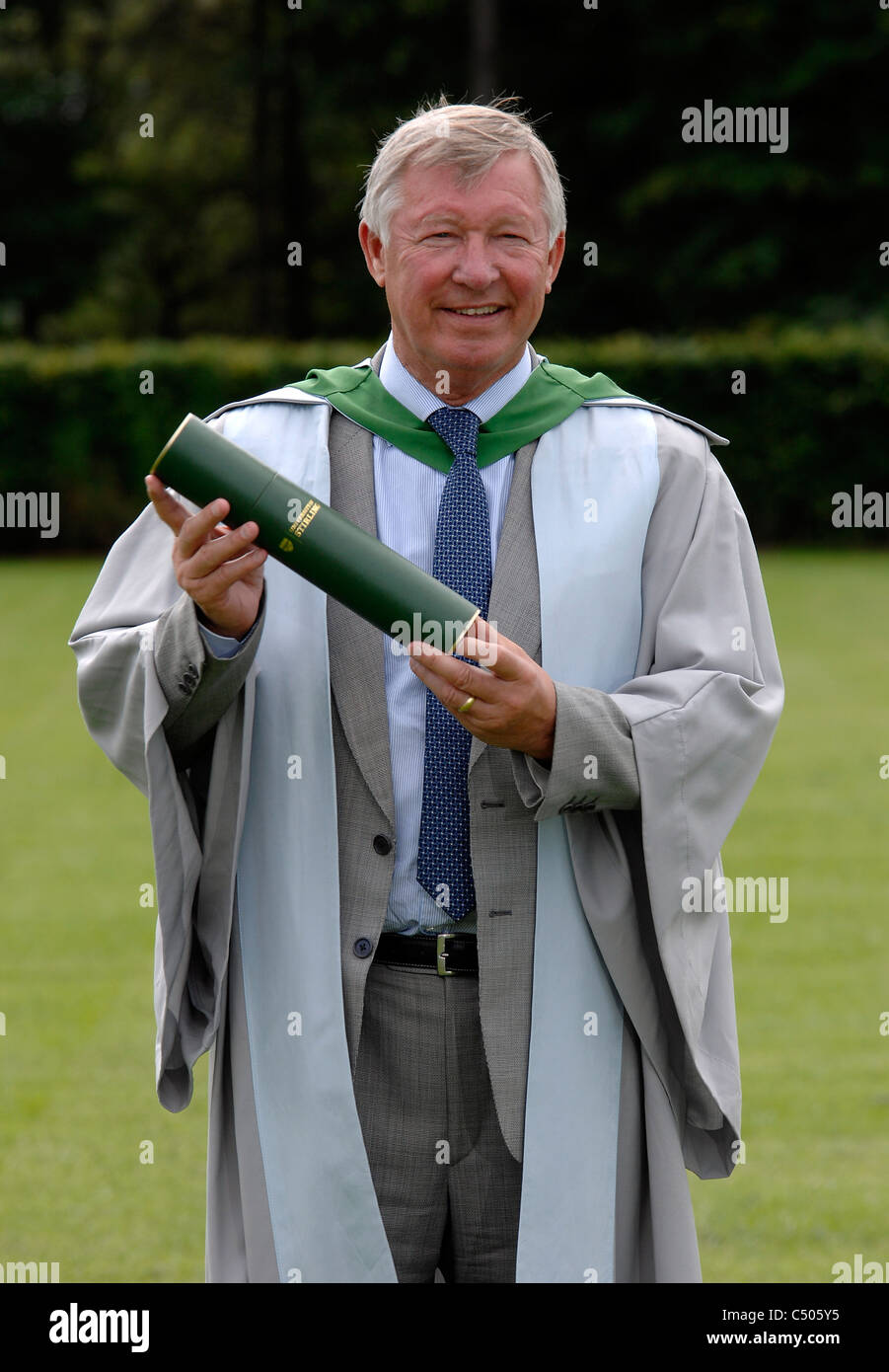 Il sir Alex Ferguson è ora un medico Foto Stock