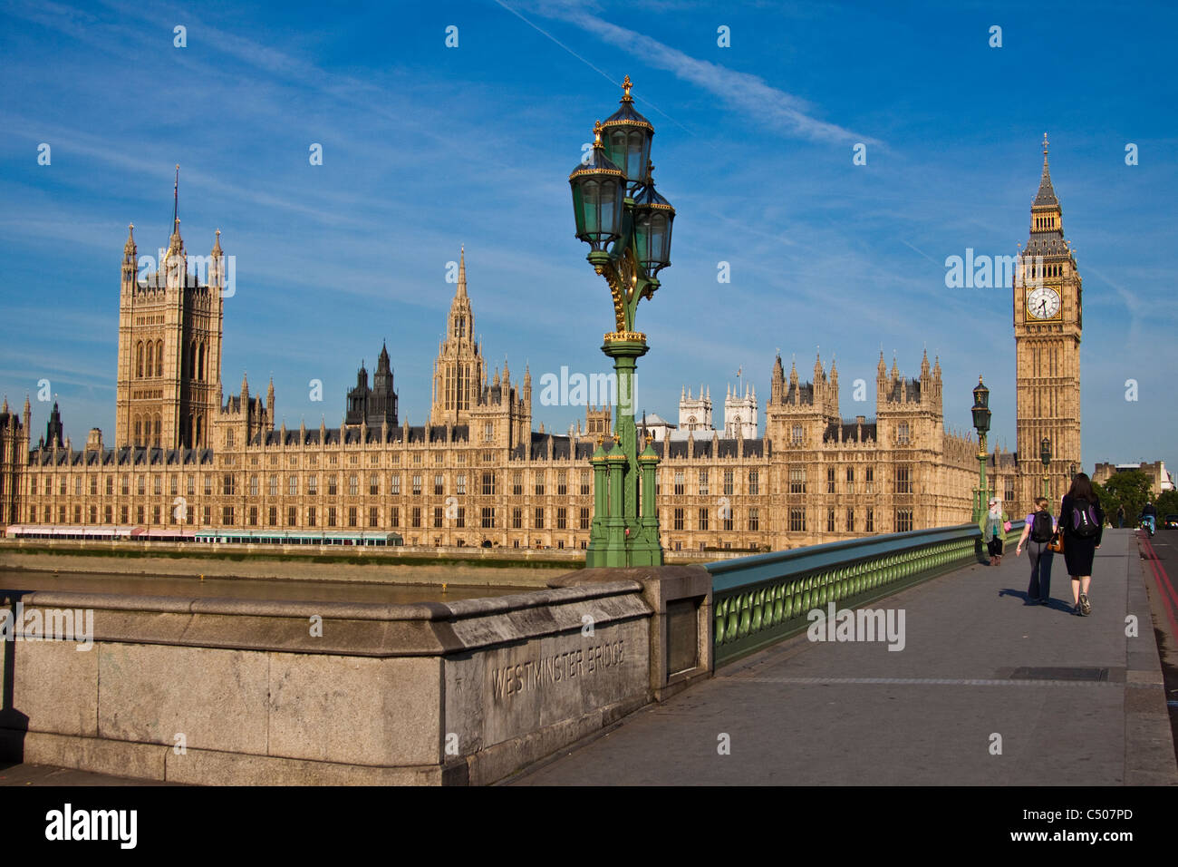 Palazzo di Westminster al di là di Westminster Bridge Foto Stock