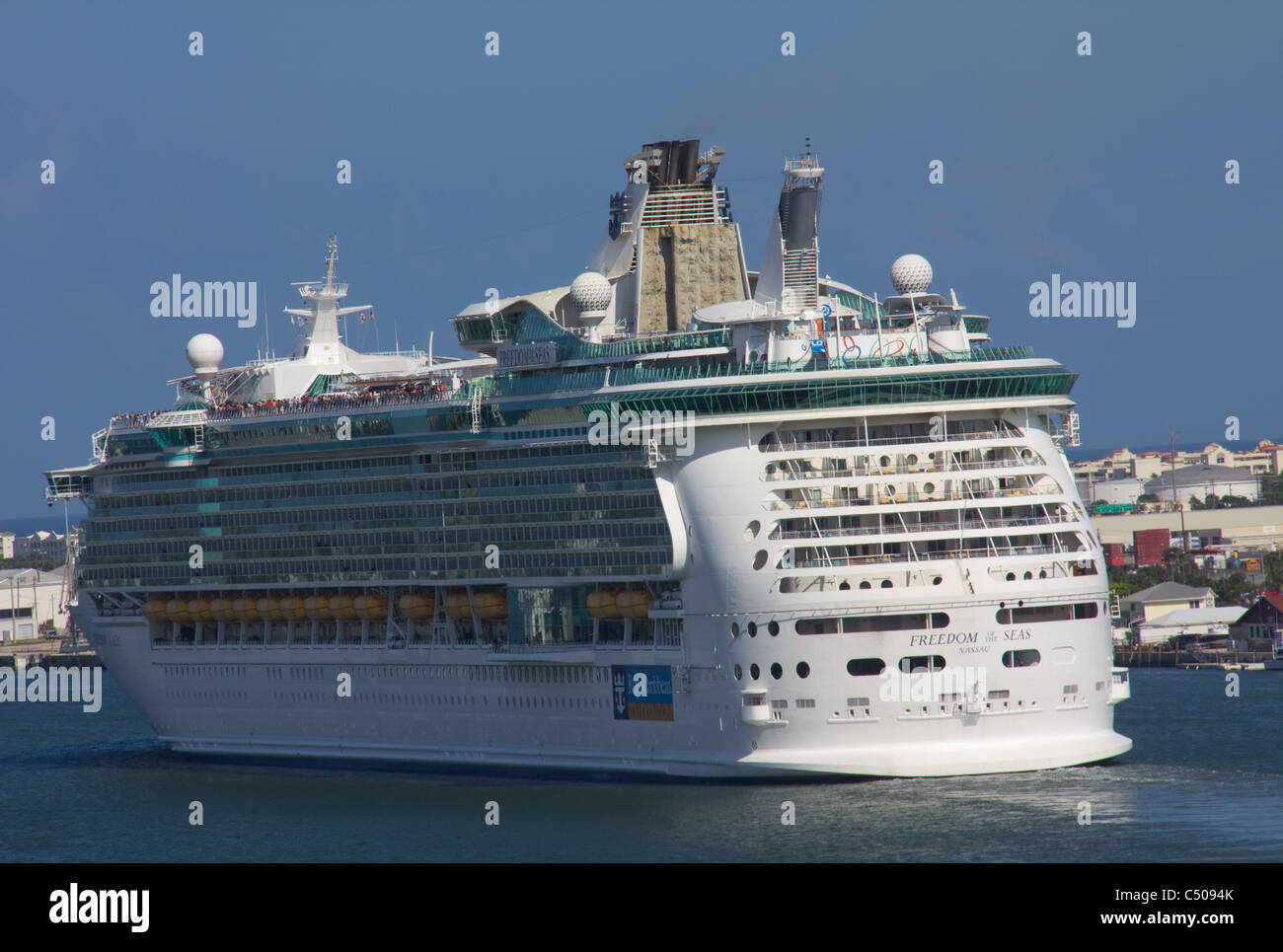 Legato per le Bahamas, Royal Caribbean la libertà dei mari si diparte Port Canaveral, FL, Stati Uniti d'America Foto Stock