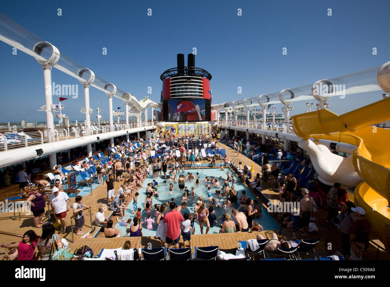 Piscina, Disney Dream nave da crociera, sul viaggio alle Bahamas Foto stock  - Alamy