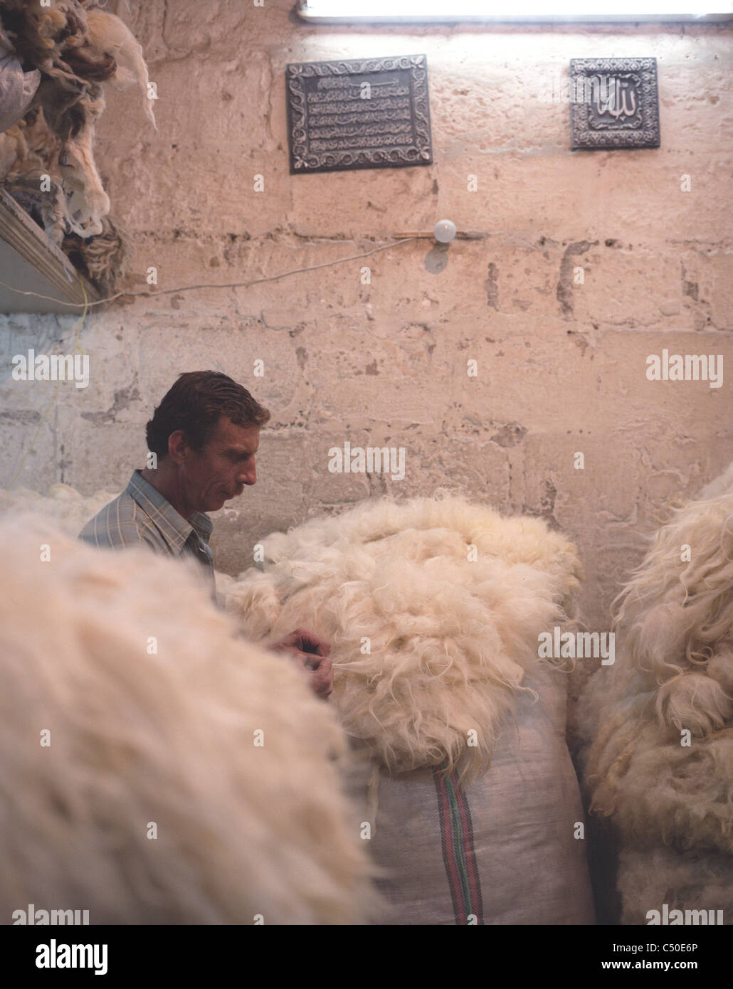 Il souk di Aleppo, Lana shop, Siria Foto Stock