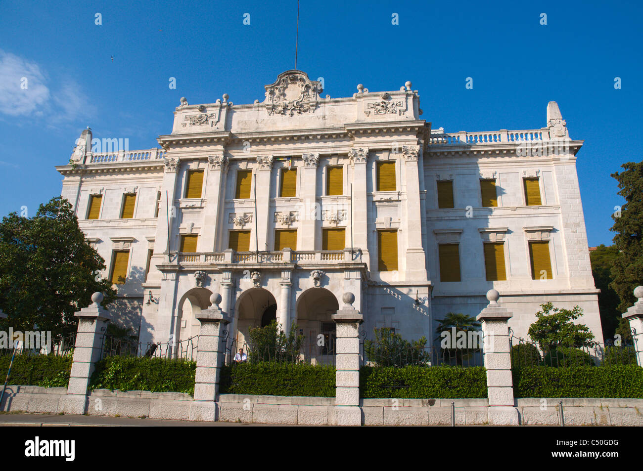 Palazzo del Governatore ora sede di marittimo e il museo storico nella città di Rijeka dal Golfo del Quarnero Croazia Europa Foto Stock