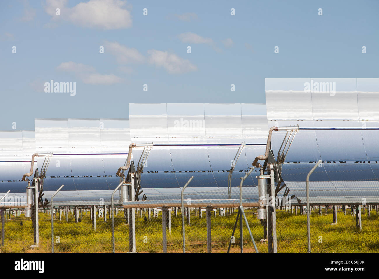 Andasol solar power station vicino a Guadix, Spagna, è il primo al mondo e la più grande di energia solare termica trogolo parabolico power station Foto Stock