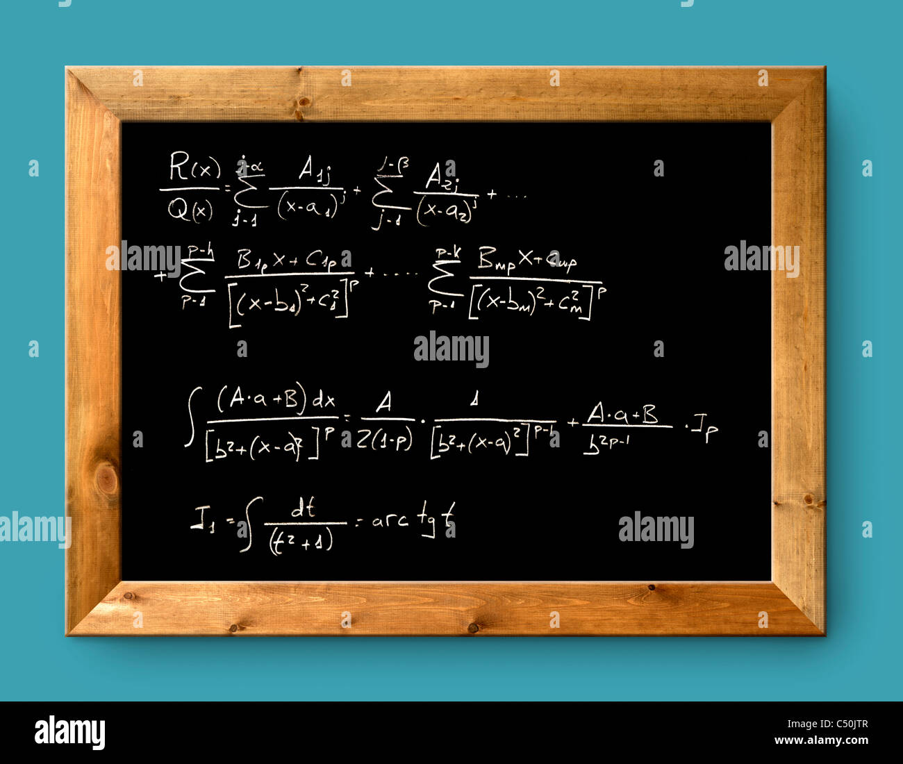 Scheda lavagna nera difficile integrale matematica formula matematica Foto Stock