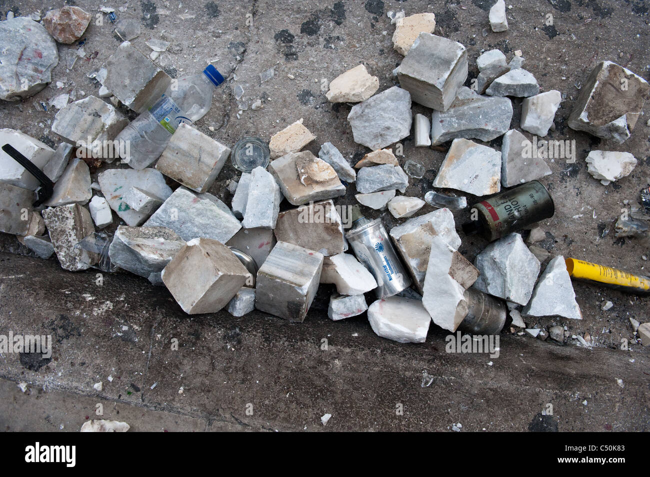 Usato CS (Orthochlorobenzalmalononitrile) i gas lacrimogeni i barattoli in Piazza Syntagma (Costituzione) durante le proteste di Atene Foto Stock