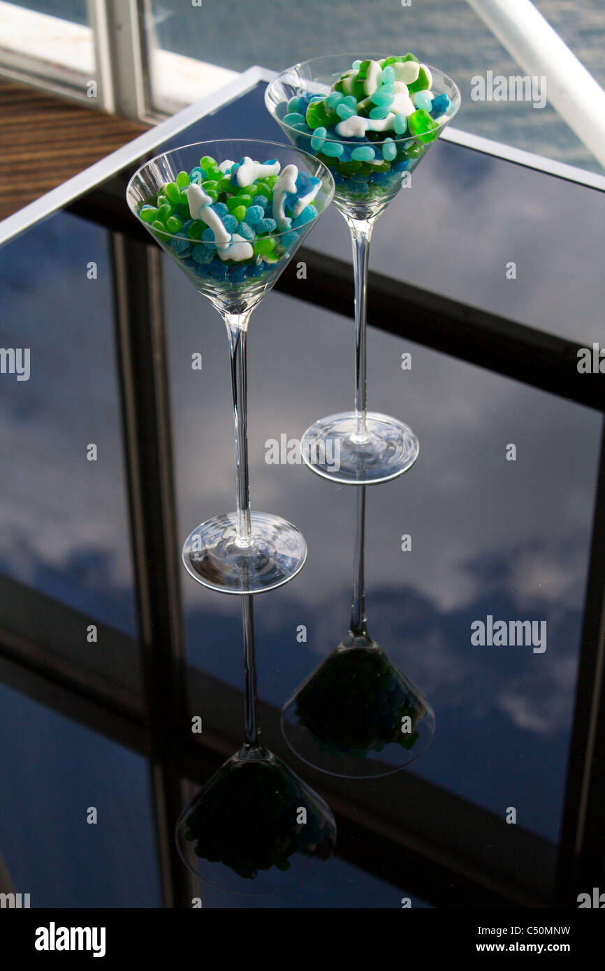 Riflesso tavolo di vetro candy Foto Stock