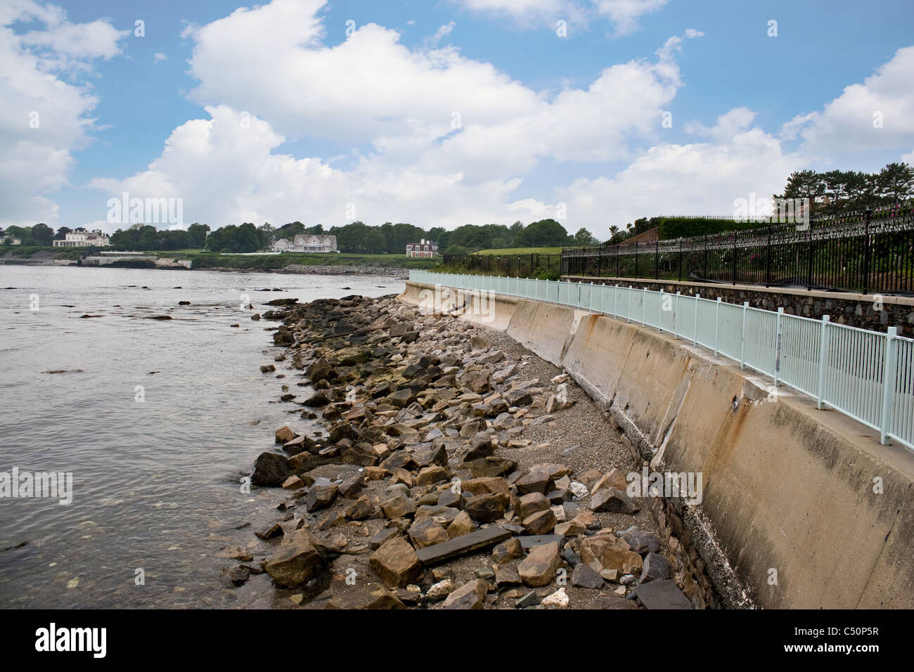 La storica cliff walk percorso situato a Newport Rhode Island negli Stati Uniti. Foto Stock