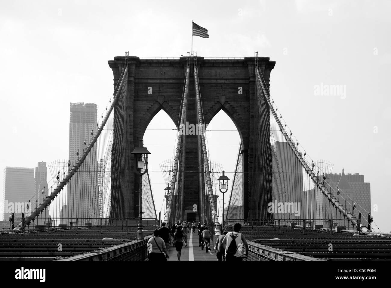 Il celebre e storico Ponte di Brooklyn si trova nella città di New York. Foto Stock