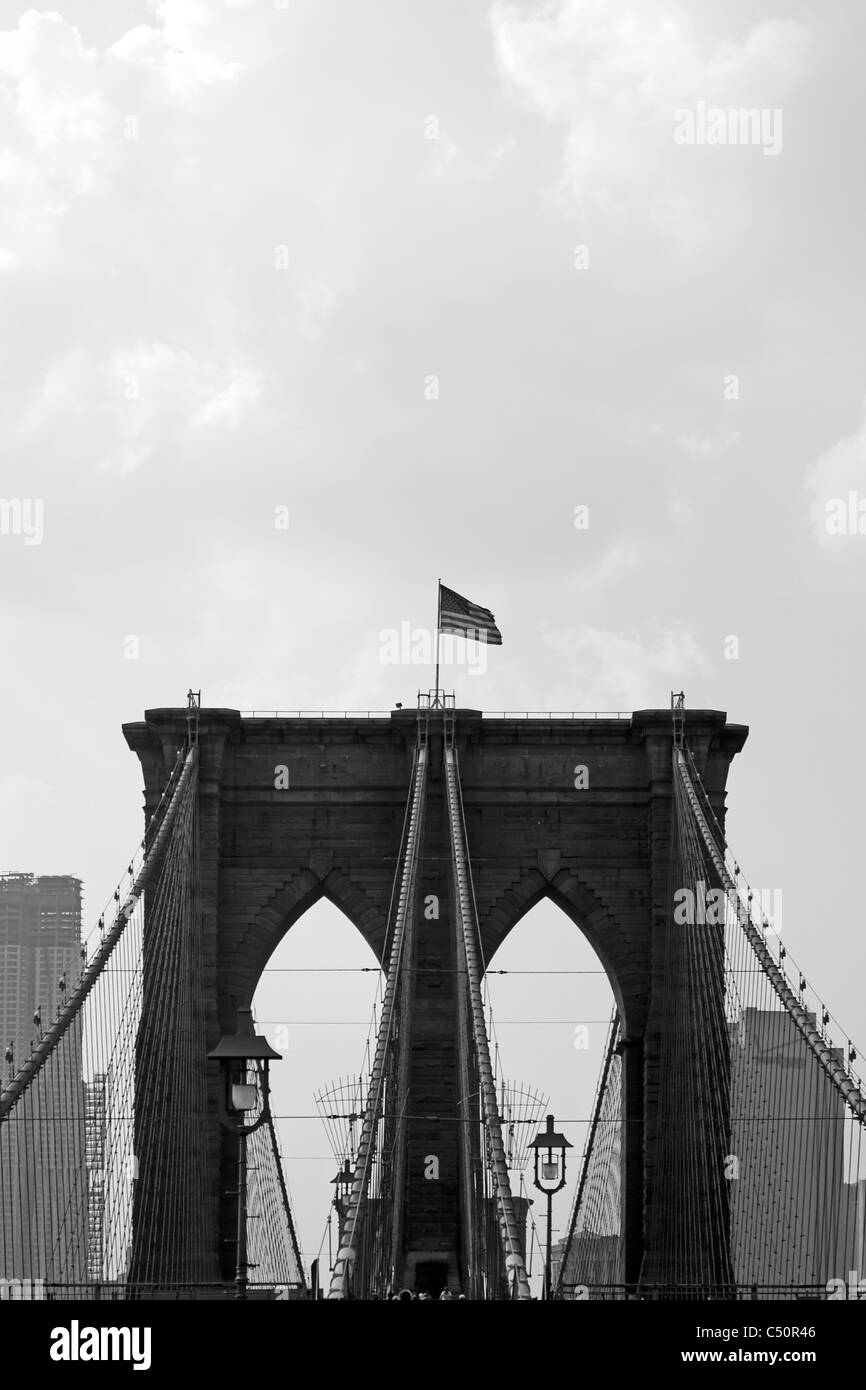 Il celebre e storico Ponte di Brooklyn si trova nella città di New York. Foto Stock