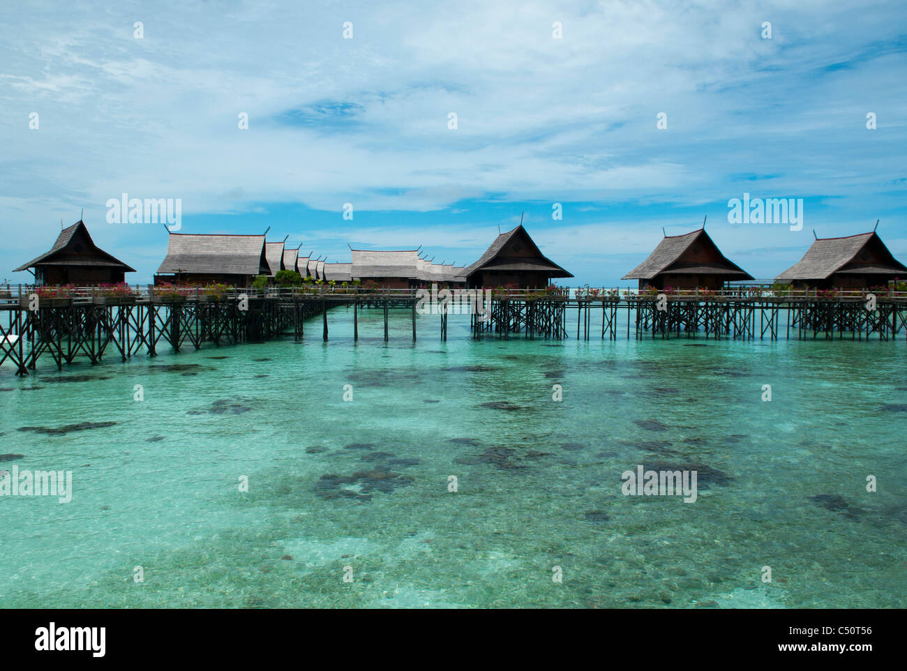 La splendida acqua Kapalai Resort vicino Sipadan Island, Borneo Malaysia Foto Stock
