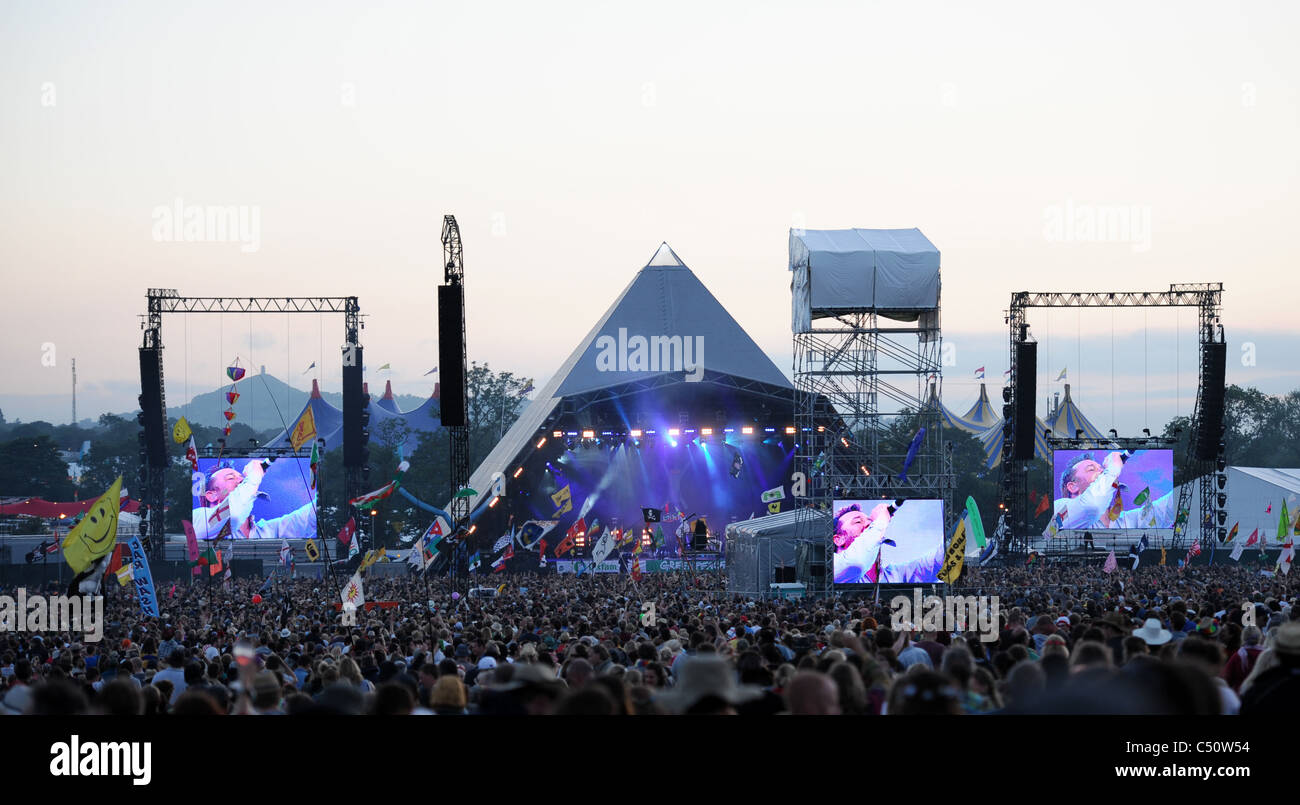 Eseguire il gomito sulla fase della piramide Glastonbury Foto Stock