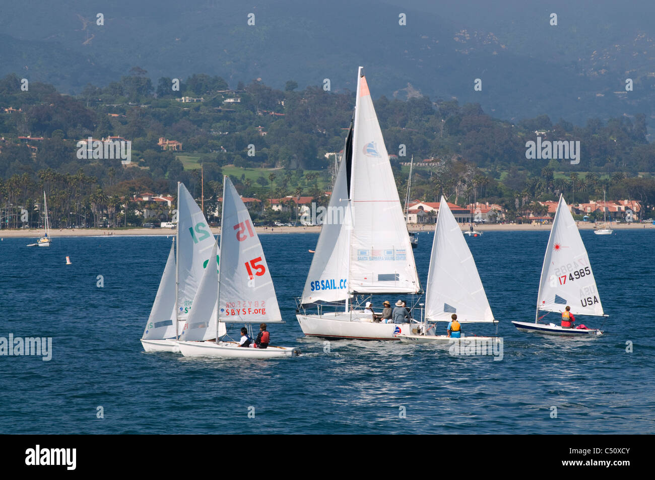 Regata di barche a vela a Santa Barbara, CA Foto Stock