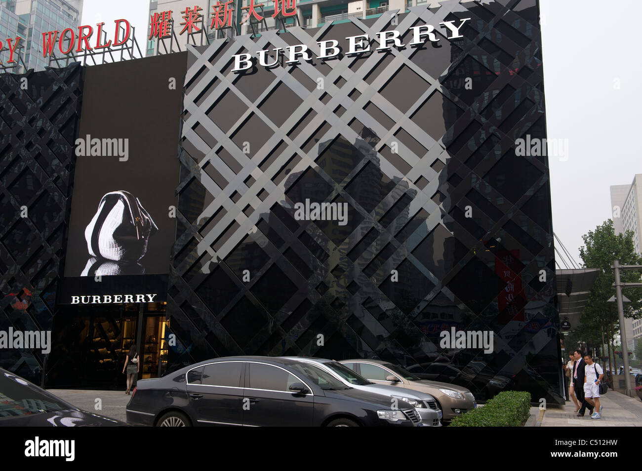 Burberry group plc store a Pechino in Cina. 30-giu-2011 Foto Stock