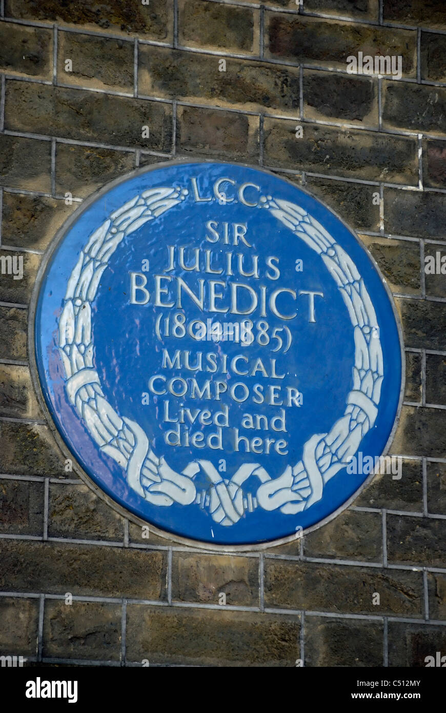 Targa blu segnando una casa del compositore sir julius benedetto, Manchester Square, Londra, Inghilterra Foto Stock