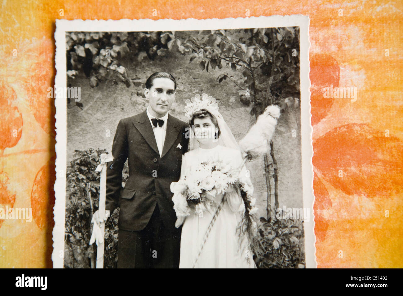 Vecchia fotografia della sposa e lo sposo il giorno delle nozze Foto Stock