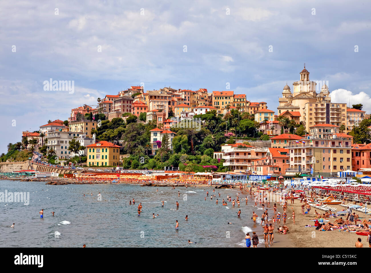 Si affaccia sulla città vecchia di Porto Maurizio - Imperia Foto Stock