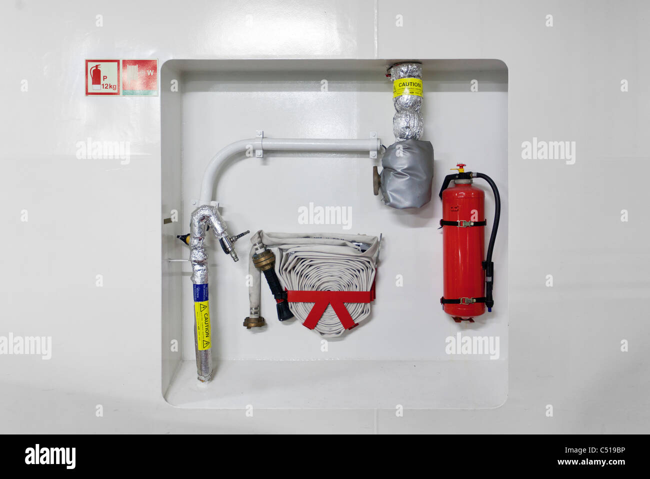 Le attrezzature antincendio a bordo di un traghetto Foto Stock