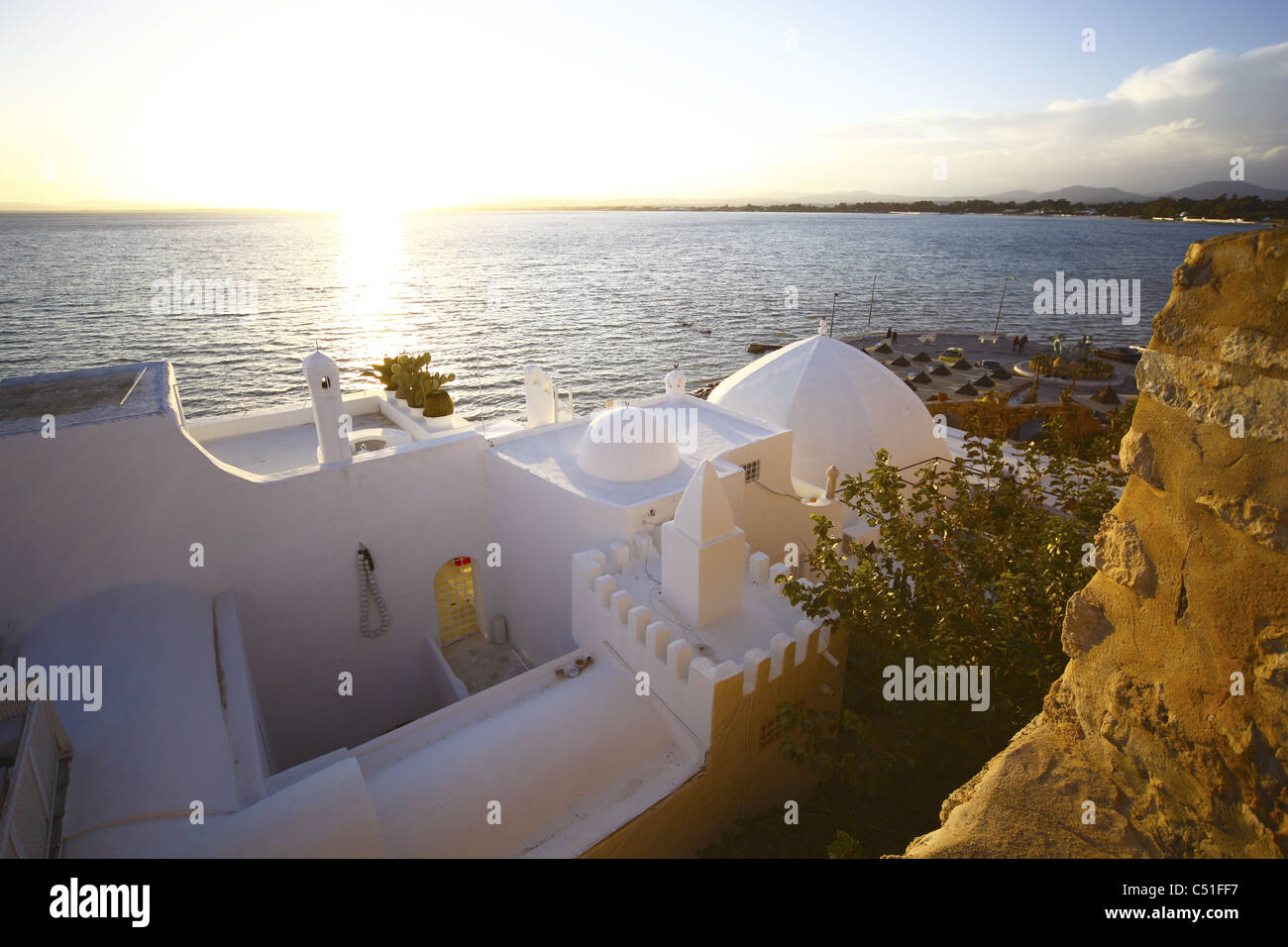 Africa, Tunisia, Mare mediterraneo, Hammamet, Medina, muro di fortificazione, Waterfront edifici Foto Stock
