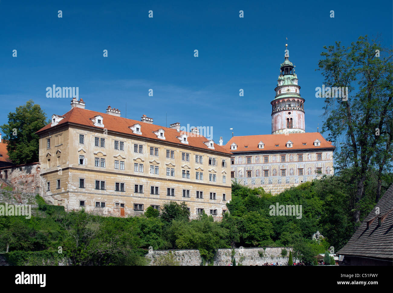 Storica città di Cesky Krumlov e torre di castello Foto Stock