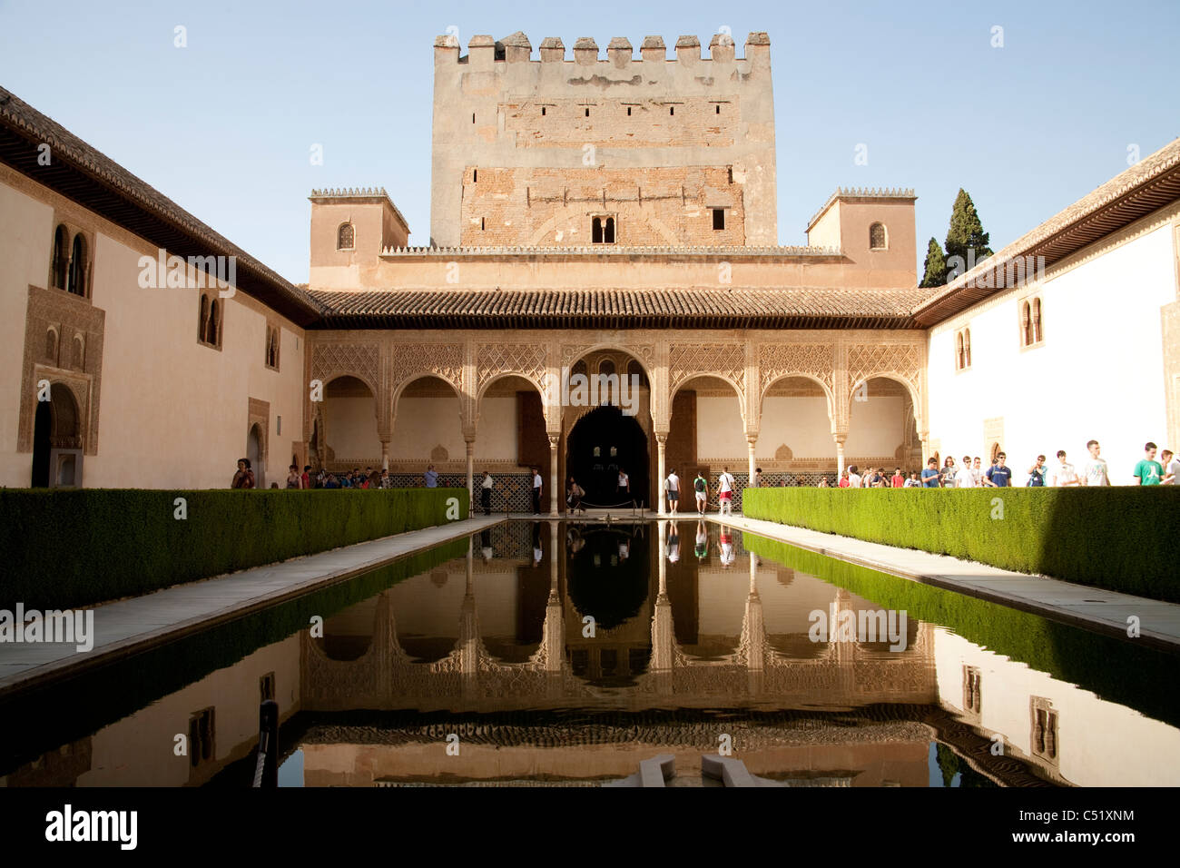 Granada Spagna Corte dei Mirti Torre di Comares Alhambra Andalucia acqua Foto Stock