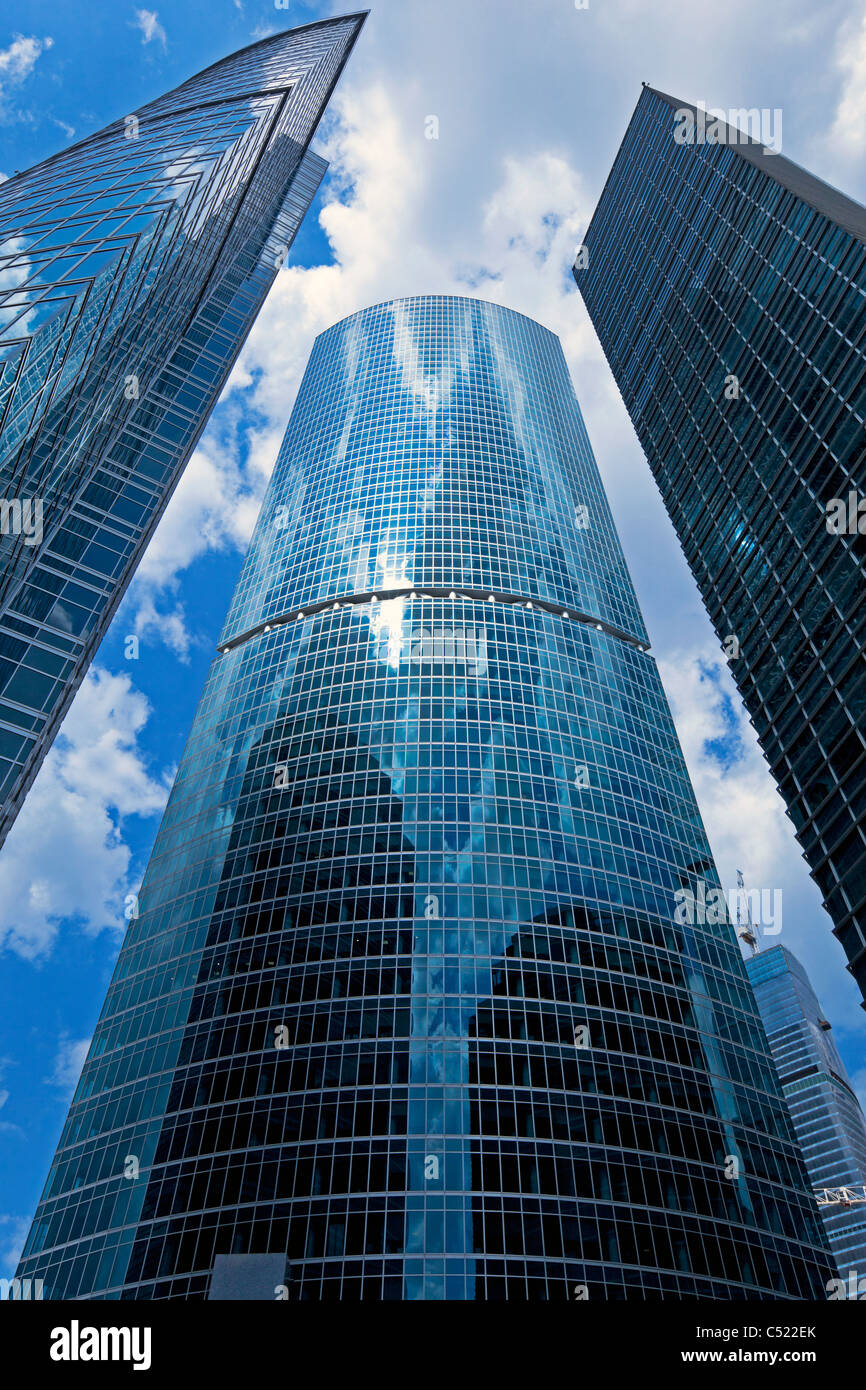 Grattacieli che si estende verso il cielo. Foto Stock