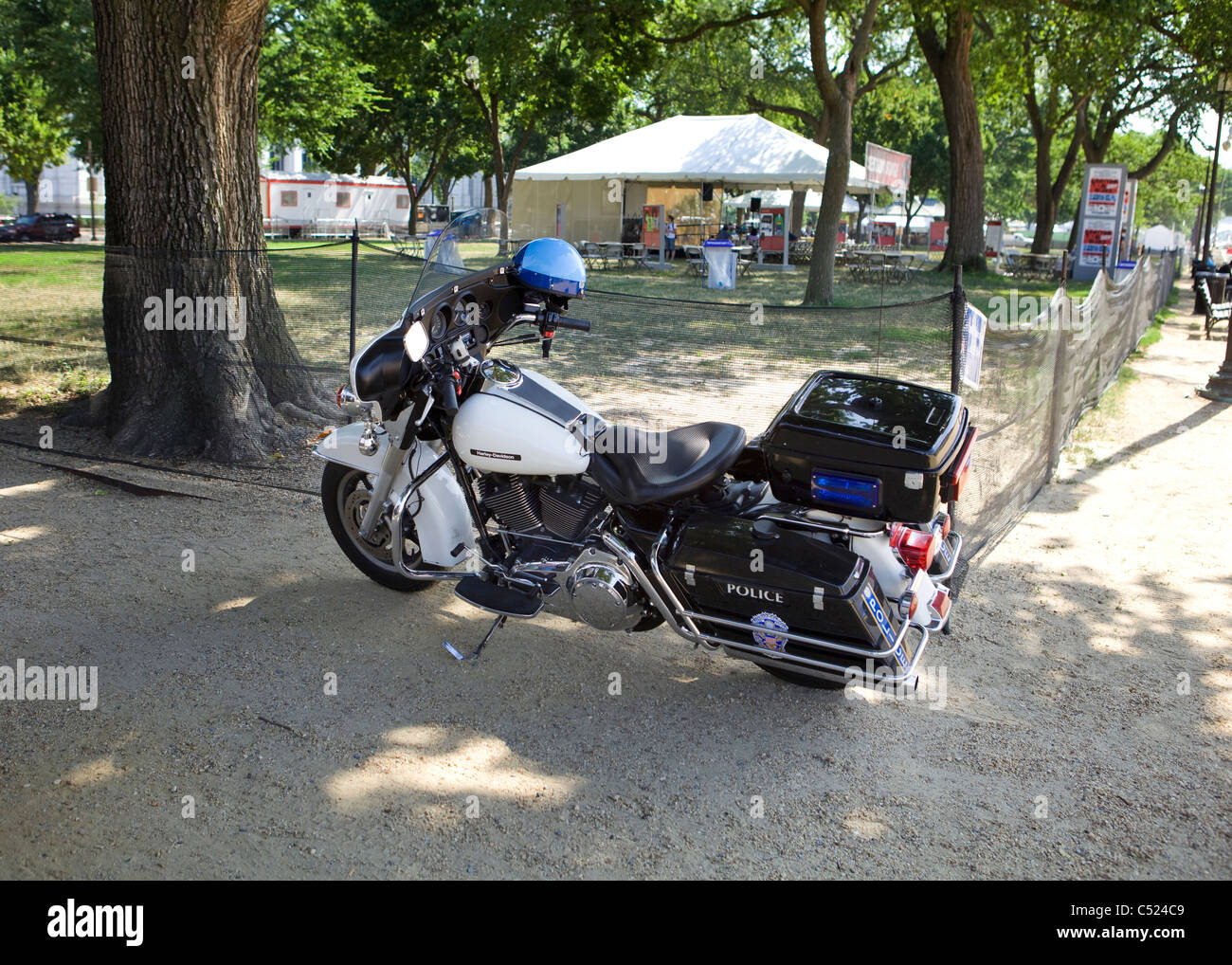 Noi Parco nazionale di polizia Harley Davidson Moto parcheggiata in ombra - Washington DC, Stati Uniti d'America Foto Stock